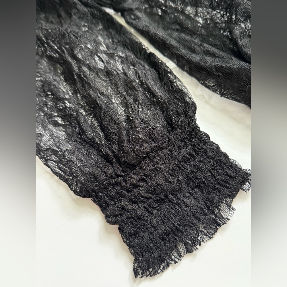 Gorgeous Lace - Picture 4 of 4